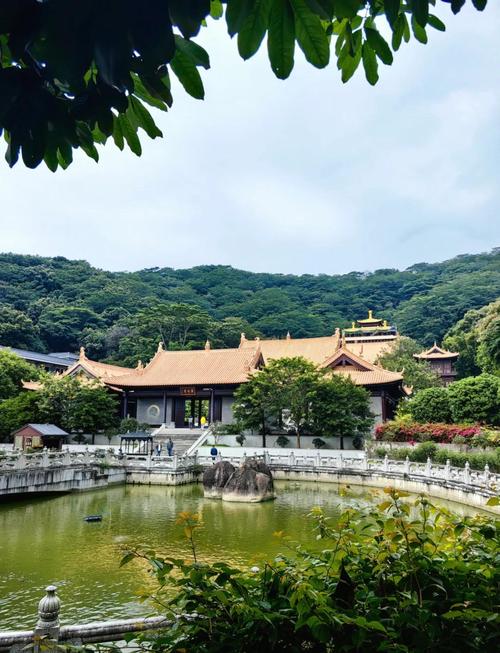 广州华峰寺:1313年历史的佛教圣地