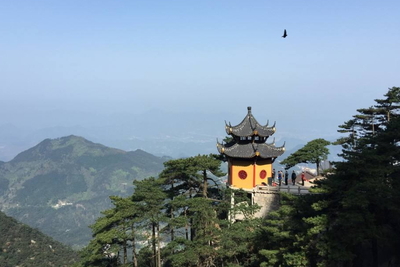 四大佛教重地之一,遥望九华峰,深切地感受诗人般云雾韵味